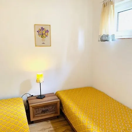 Oda ve Kahvaltı Domjana 3*