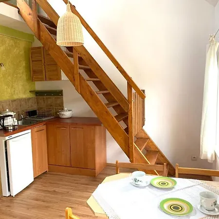 Oda ve Kahvaltı Domjana 3*